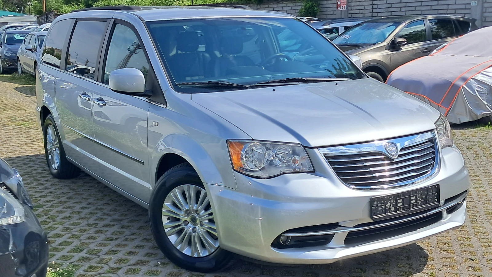 Chrysler Voyager FULL РЕАЛ КМ 7-МЕСТА ИЗКЛЮЧИТЕЛЕН СЕРВИ КНИЖ УНИКТ, снимка 2 - Автомобили и джипове - 54520424