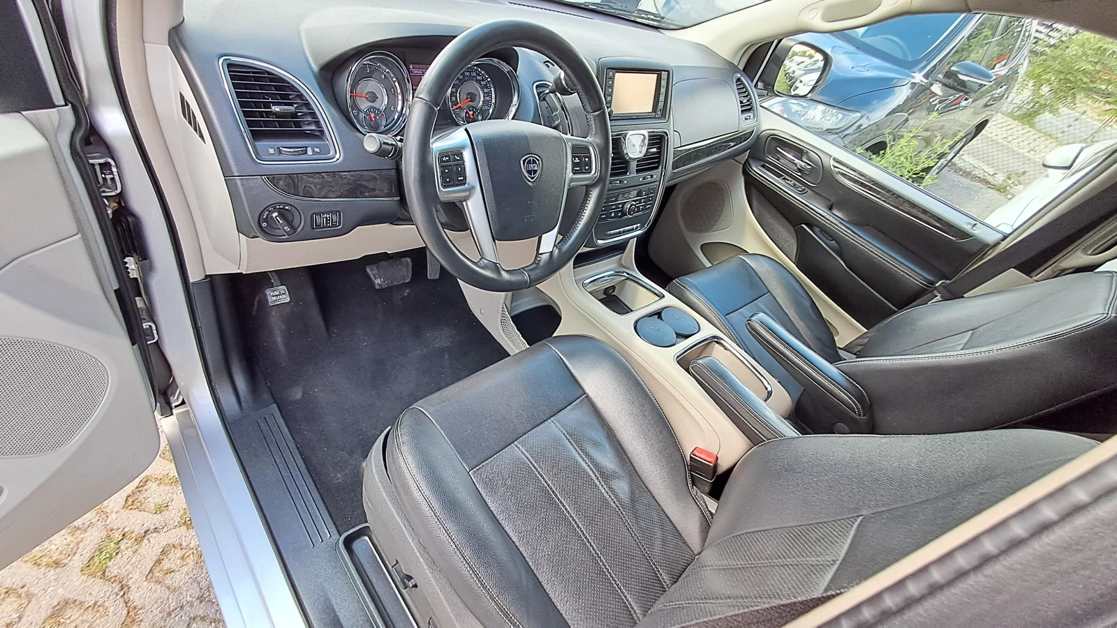 Chrysler Voyager FULL РЕАЛ КМ 7-МЕСТА ИЗКЛЮЧИТЕЛЕН СЕРВИ КНИЖ УНИКТ, снимка 6 - Автомобили и джипове - 54520424