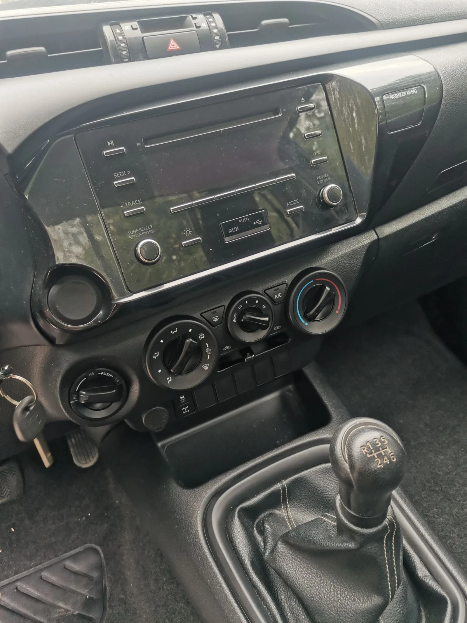 Toyota Hilux Swiss CH 4x4, снимка 5 - Автомобили и джипове - 54645351