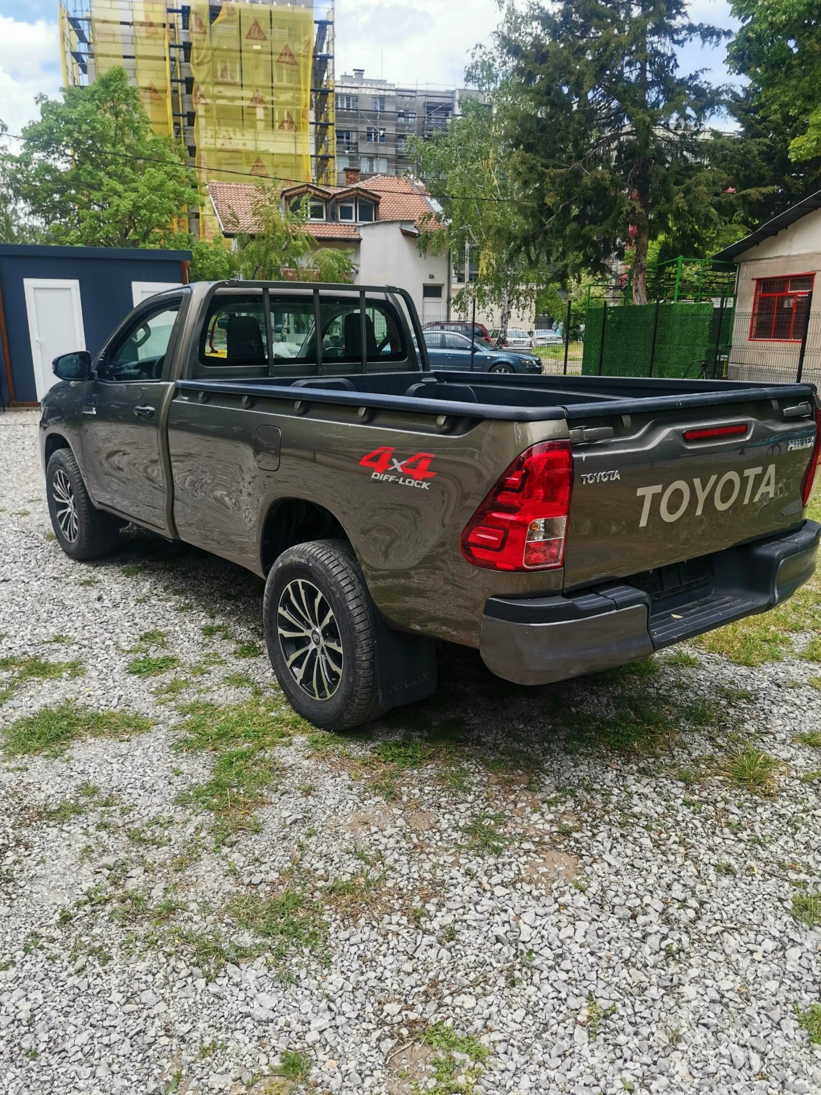 Toyota Hilux Swiss CH 4x4, снимка 2 - Автомобили и джипове - 54645351