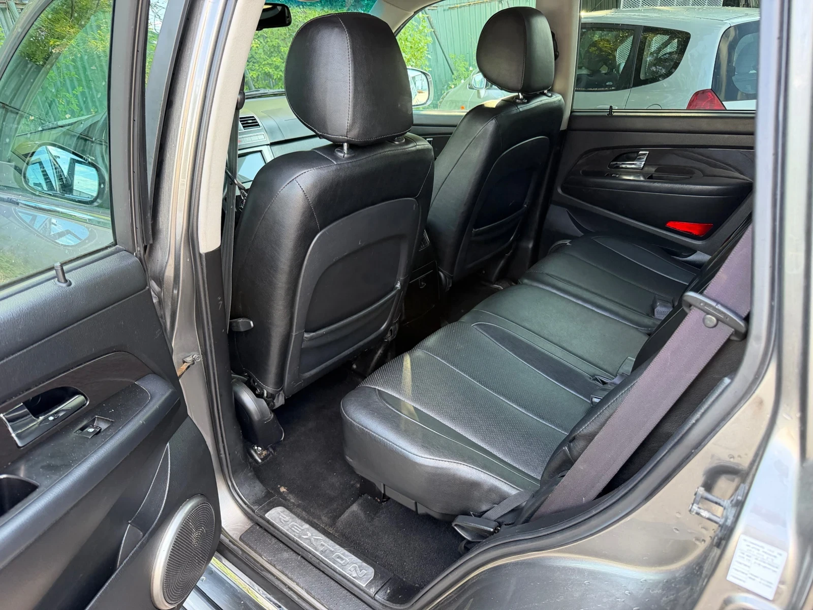 SsangYong Rexton 2.0 Xdi / 4x4 / Automat, снимка 10 - Автомобили и джипове - 54754300