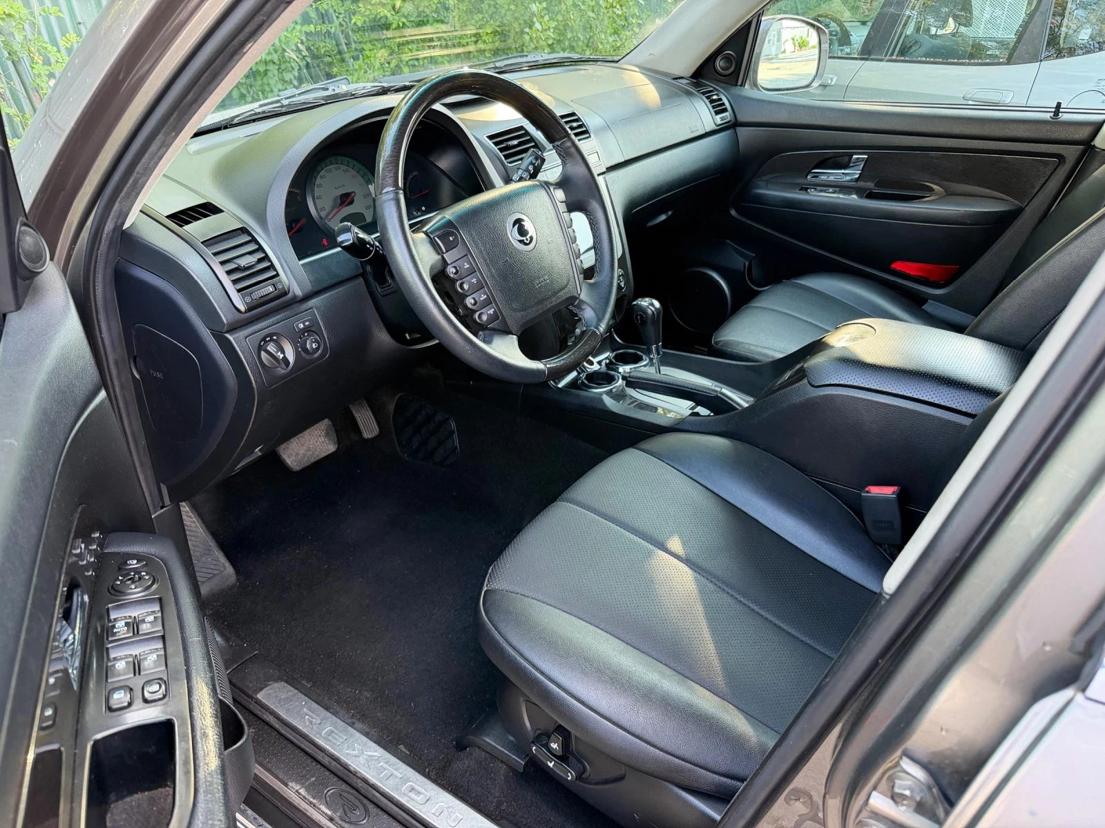 SsangYong Rexton 2.0 Xdi / 4x4 / Automat, снимка 7 - Автомобили и джипове - 54754300
