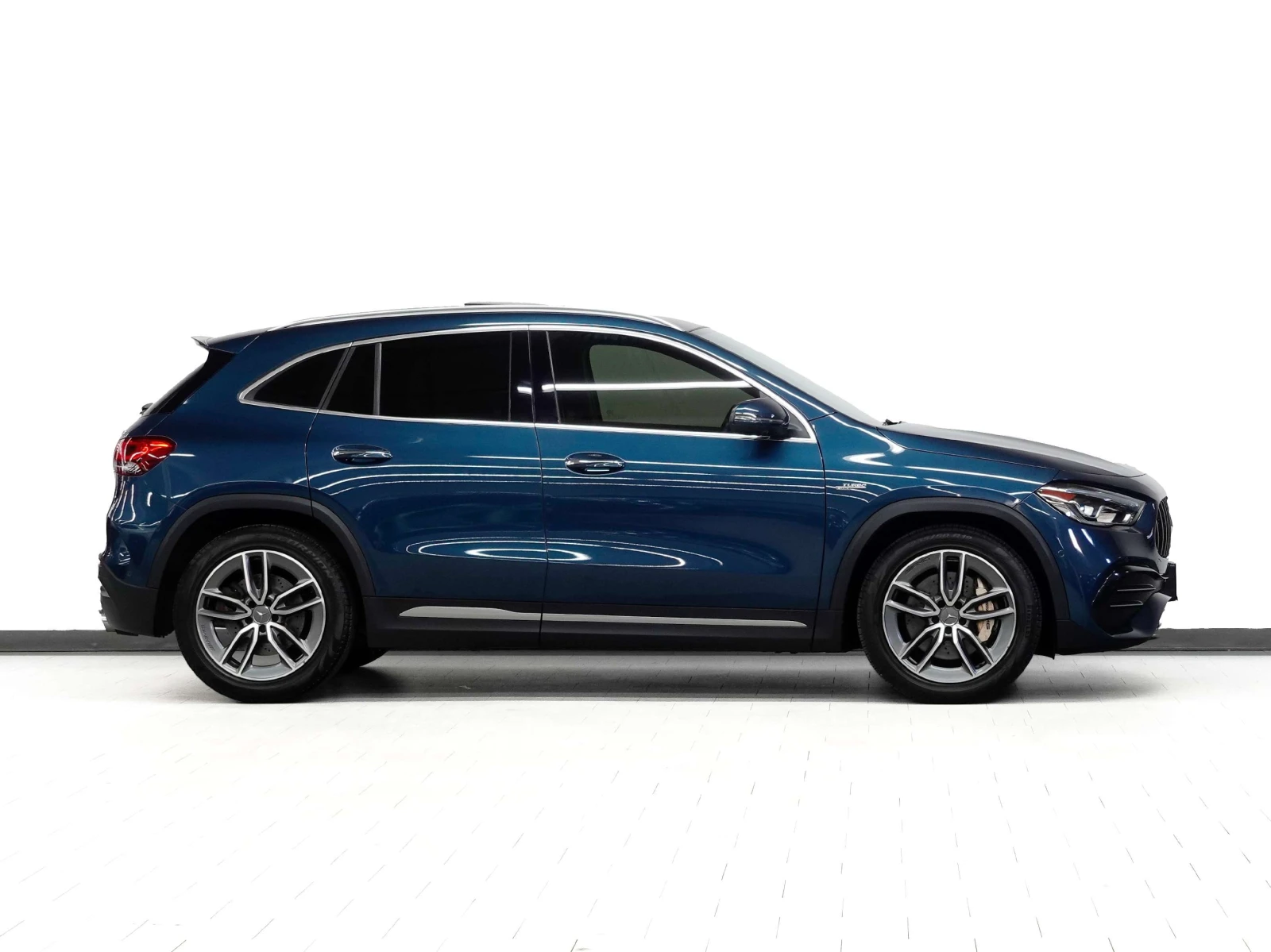Mercedes-Benz GLA 35 AMG| ПОДГРЕВИ| ПАМЕТ| АМБИЕНТ| 360| , снимка 4 - Автомобили и джипове - 55849457