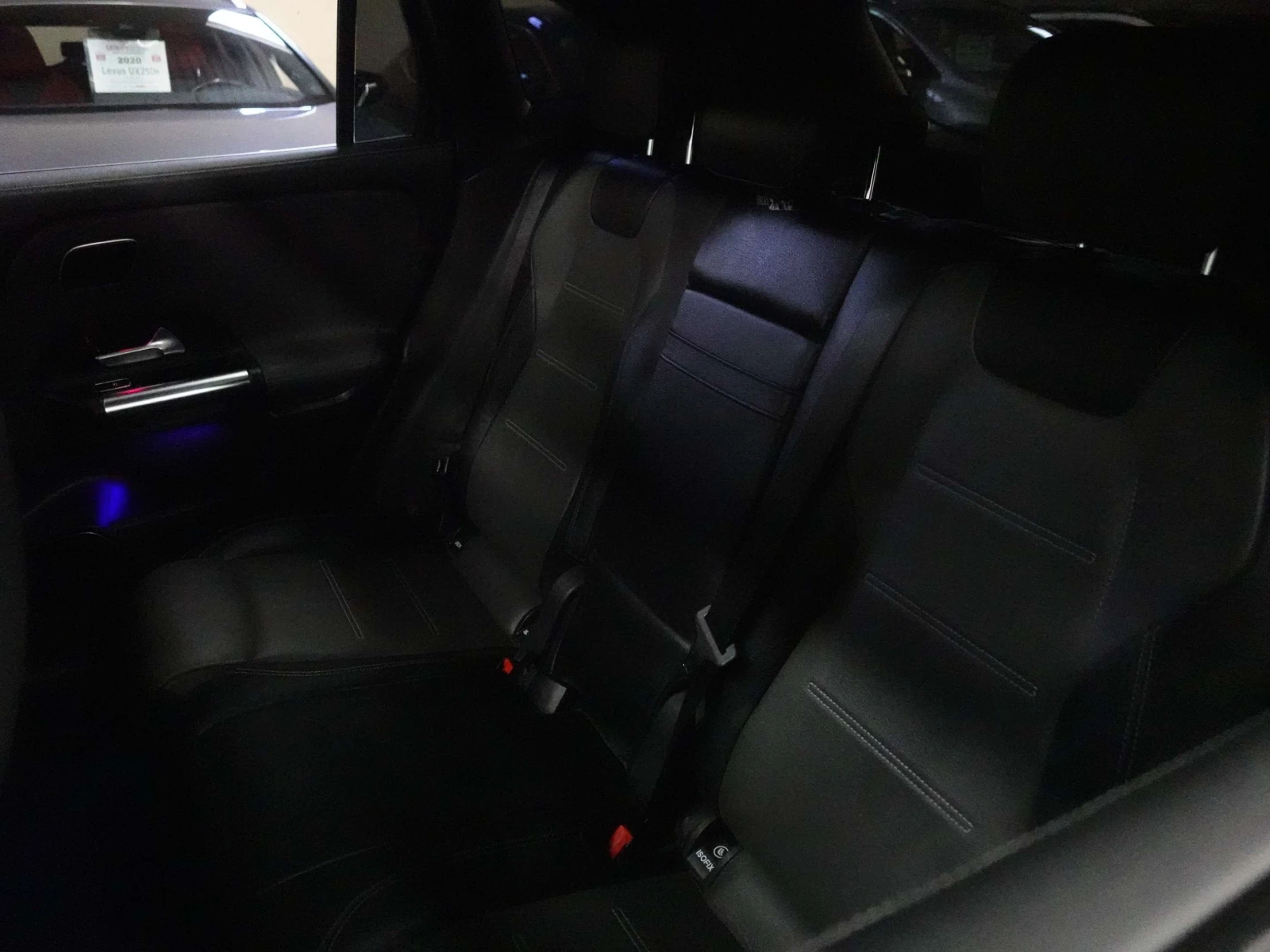 Mercedes-Benz GLA 35 AMG| ПОДГРЕВИ| ПАМЕТ| АМБИЕНТ| 360| , снимка 13 - Автомобили и джипове - 55849457