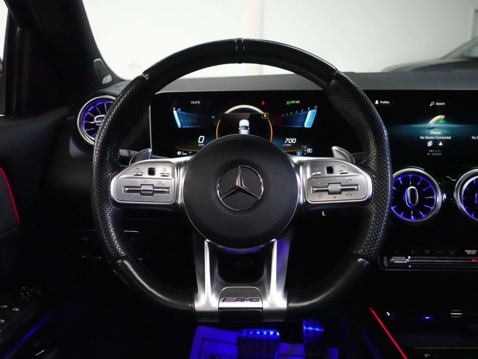 Mercedes-Benz GLA 35 AMG| ПОДГРЕВИ| ПАМЕТ| АМБИЕНТ| 360| , снимка 8 - Автомобили и джипове - 55849457