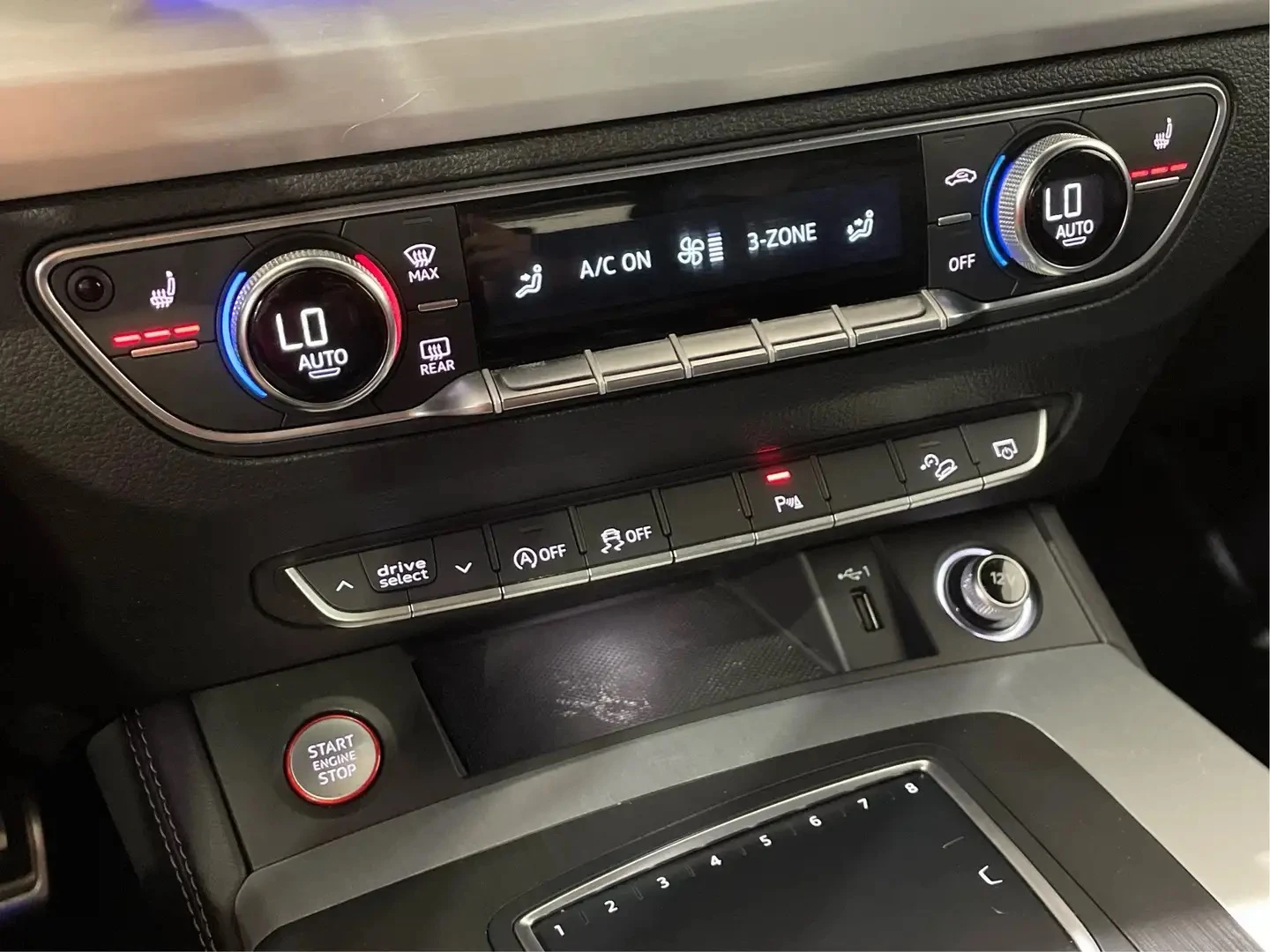 Audi SQ5 Technik, снимка 12 - Автомобили и джипове - 56020027