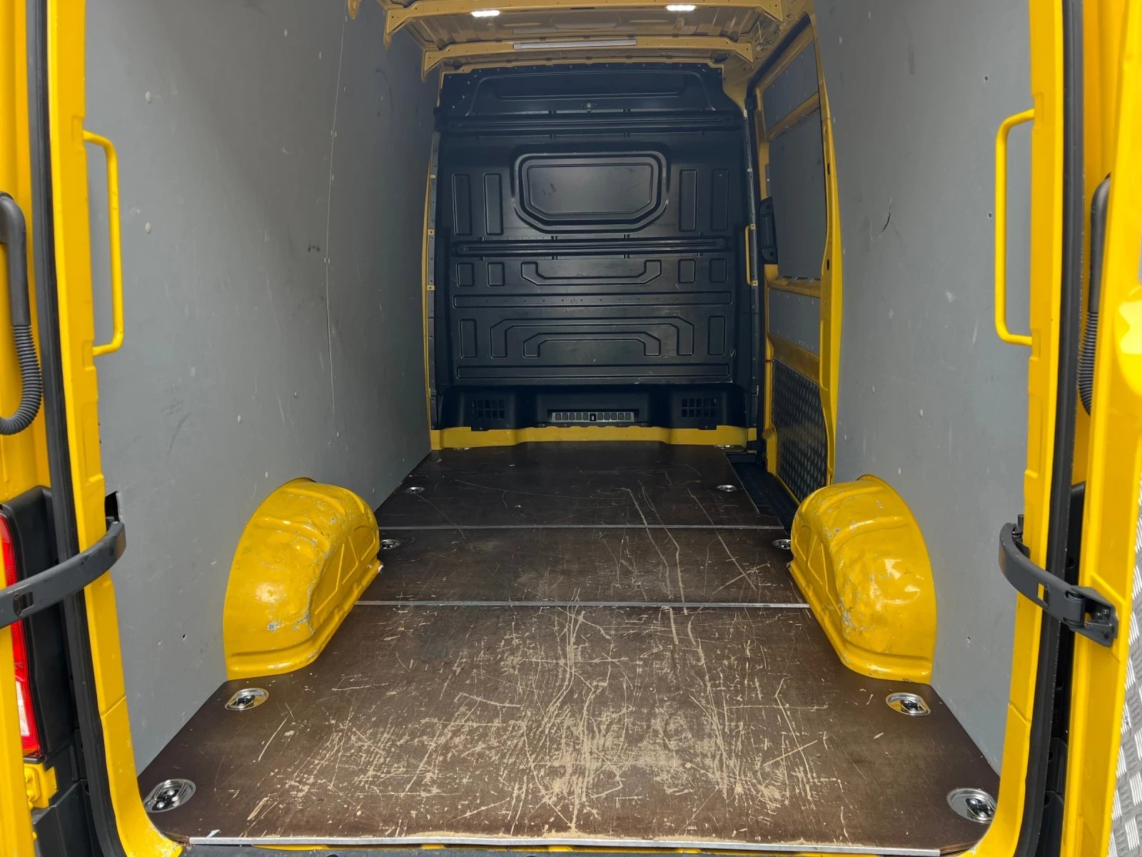 VW Crafter 30 GP VAN 2.0 TDI - изображение 10