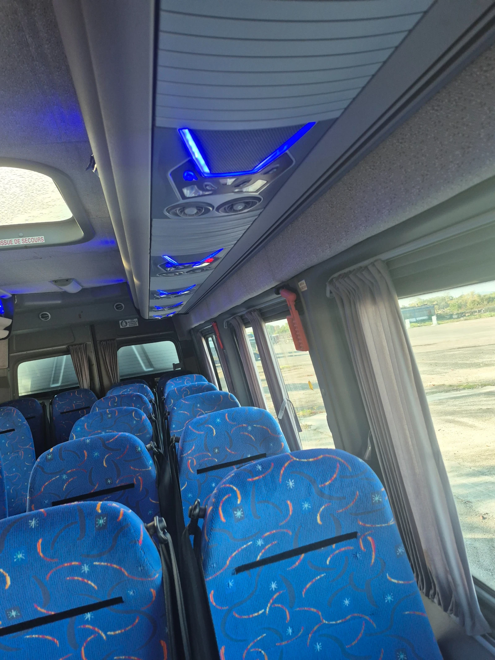 VW Crafter, снимка 8 - Бусове и автобуси - 53733868