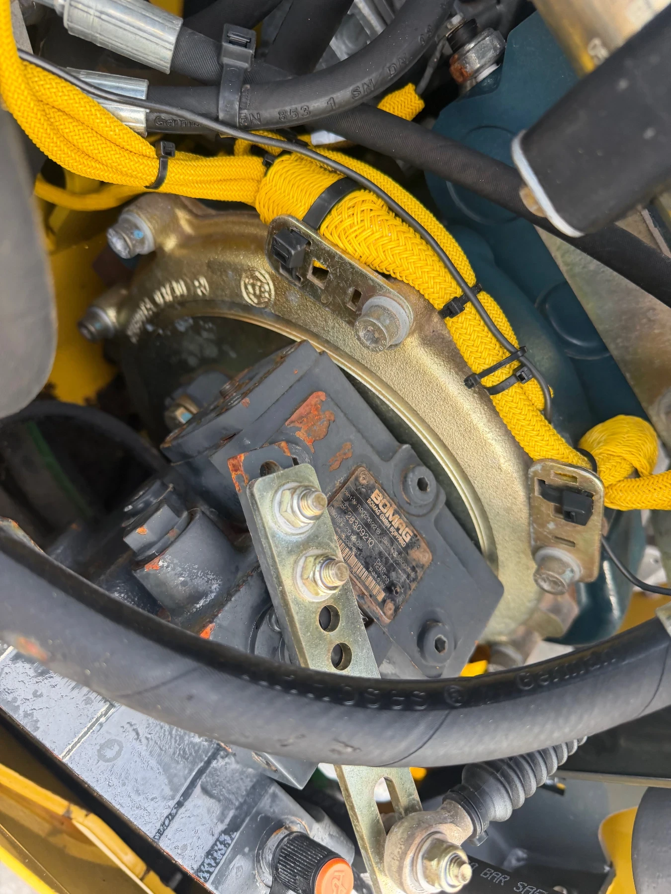 Валяк BOMAG BW120 696мч. ПЕРФЕКТЕН, снимка 9 - Индустриална техника - 56217288