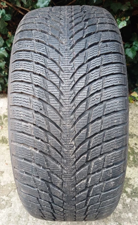 Гуми Зимни 245/40R20, снимка 1
