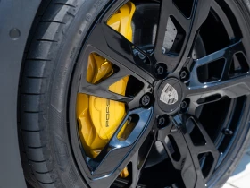 Porsche Taycan Turbo S Cross Turismo, снимка 17