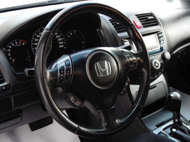 Honda Accord 2.4 i-VTEC, снимка 13 - Автомобили и джипове - 44628934