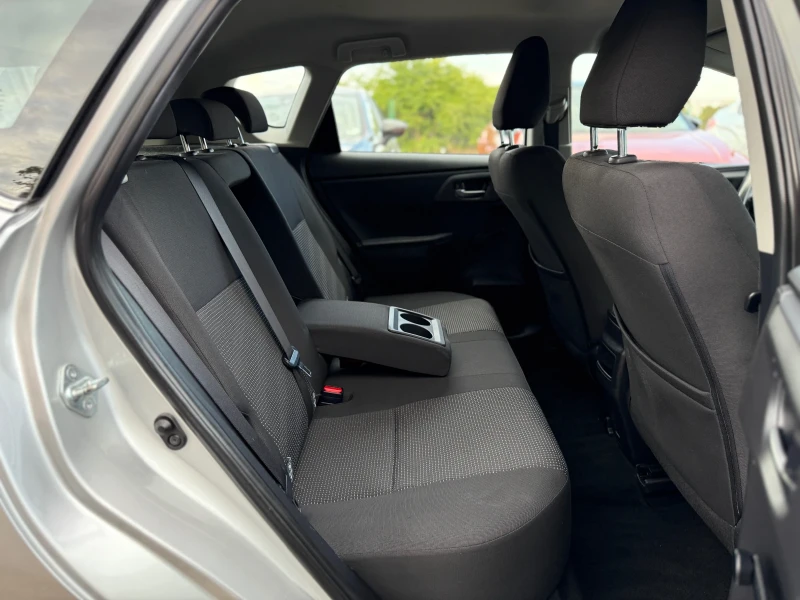 Toyota Auris 1.6i - 132К.С. / 6 СКОРОСТИ / НАВИГАЦИЯ / КАМЕРА, снимка 10 - Автомобили и джипове - 51824597