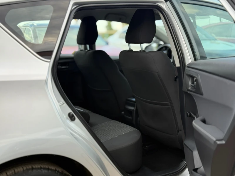 Toyota Auris 1.6i - 132К.С. / 6 СКОРОСТИ / НАВИГАЦИЯ / КАМЕРА, снимка 9 - Автомобили и джипове - 51824597