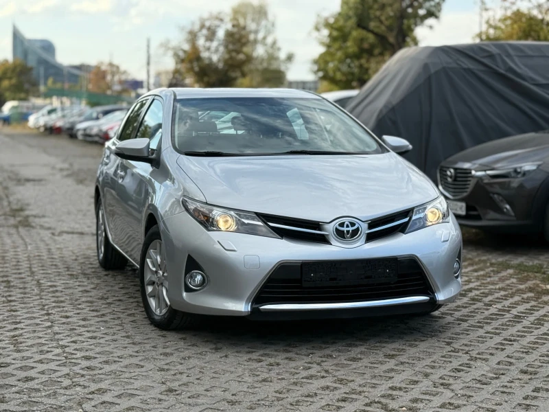 Toyota Auris 1.6i - 132К.С. / 6 СКОРОСТИ / НАВИГАЦИЯ / КАМЕРА, снимка 2 - Автомобили и джипове - 51824597