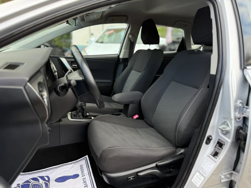 Toyota Auris 1.6i - 132К.С. / 6 СКОРОСТИ / НАВИГАЦИЯ / КАМЕРА, снимка 7 - Автомобили и джипове - 51824597