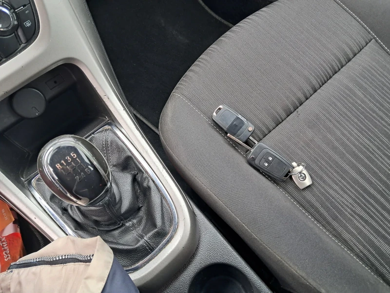 Opel Astra 1.7 CDTi 110ks EUR0 5 .6SK, снимка 14 - Автомобили и джипове - 53307692