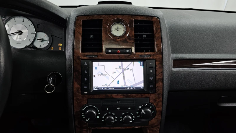 Chrysler 300c 3.5 Signature autogeorge.com, снимка 14 - Автомобили и джипове - 53315206