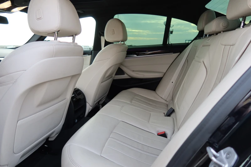 BMW 540 M-pack| X-drive| Full LED| Keyless| Head up| 360CA, снимка 11 - Автомобили и джипове - 53395141