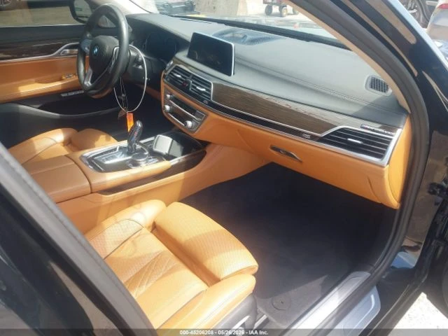 BMW 750 iL* xDrive* Bowers&Wilkins* ПАНО* FULL* , снимка 5 - Автомобили и джипове - 55452279