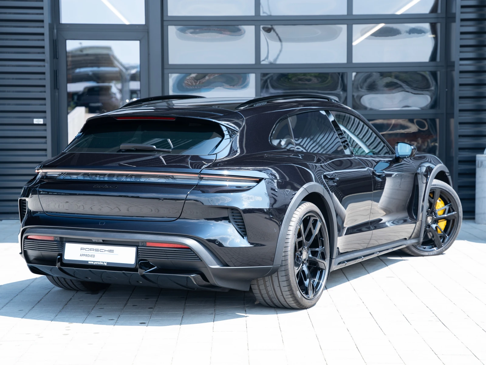 Porsche Taycan Turbo S Cross Turismo - изображение 4
