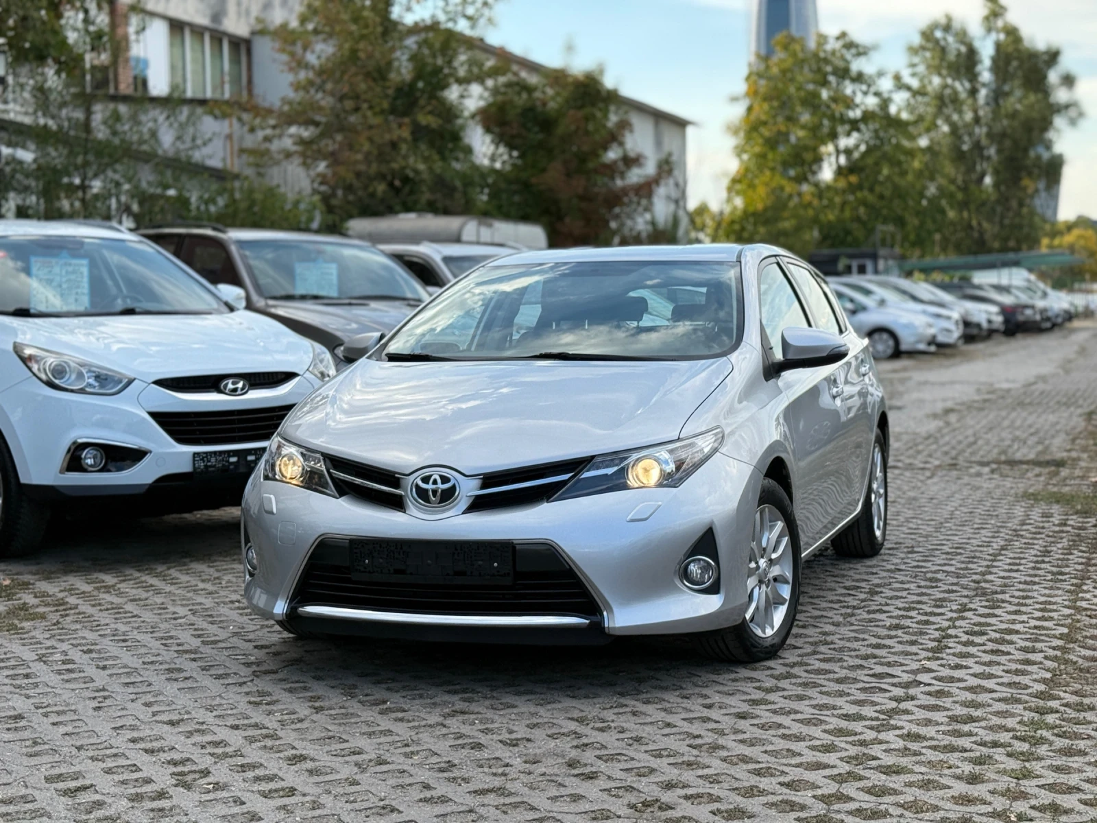 Toyota Auris 1.6i - 132�.�. / 6 �������� / ��������� / ������ | Mobile.bg � ����������� 1