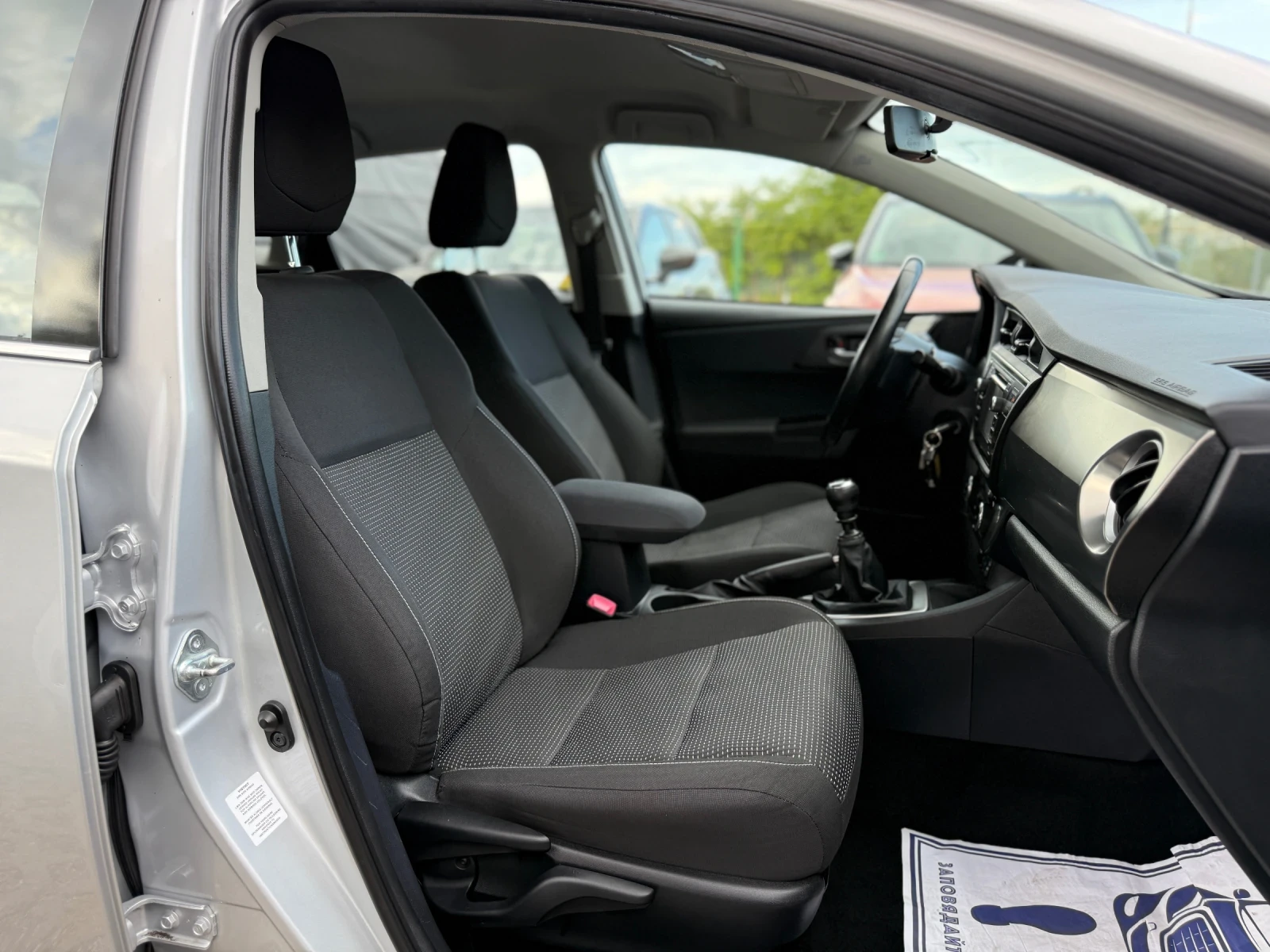 Toyota Auris 1.6i - 132К.С. / 6 СКОРОСТИ / НАВИГАЦИЯ / КАМЕРА - изображение 8