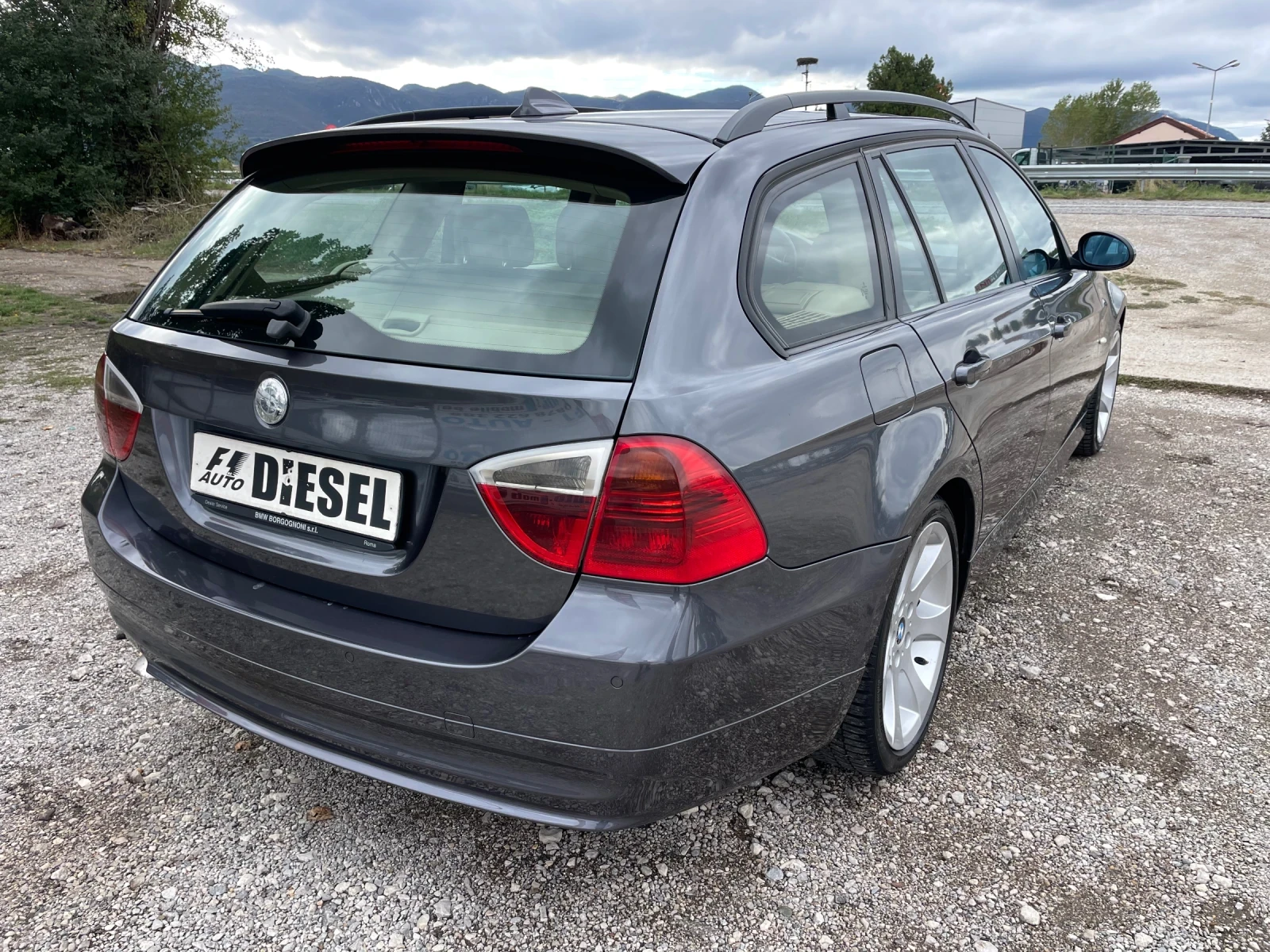 BMW 320 2.0TDI-163-PANO-NAVI-ITALIA - изображение 9