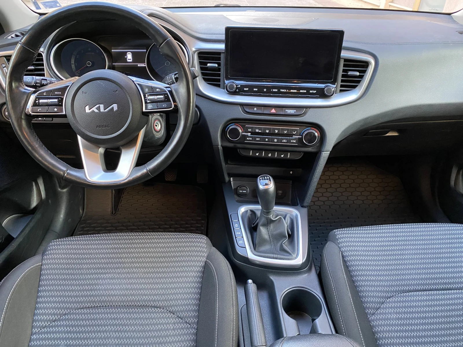 Kia Ceed 1.5 T-GDI/ Top/SW/ ГАРАНЦИЯ ДО 12/2029г , снимка 9 - Автомобили и джипове - 53407224
