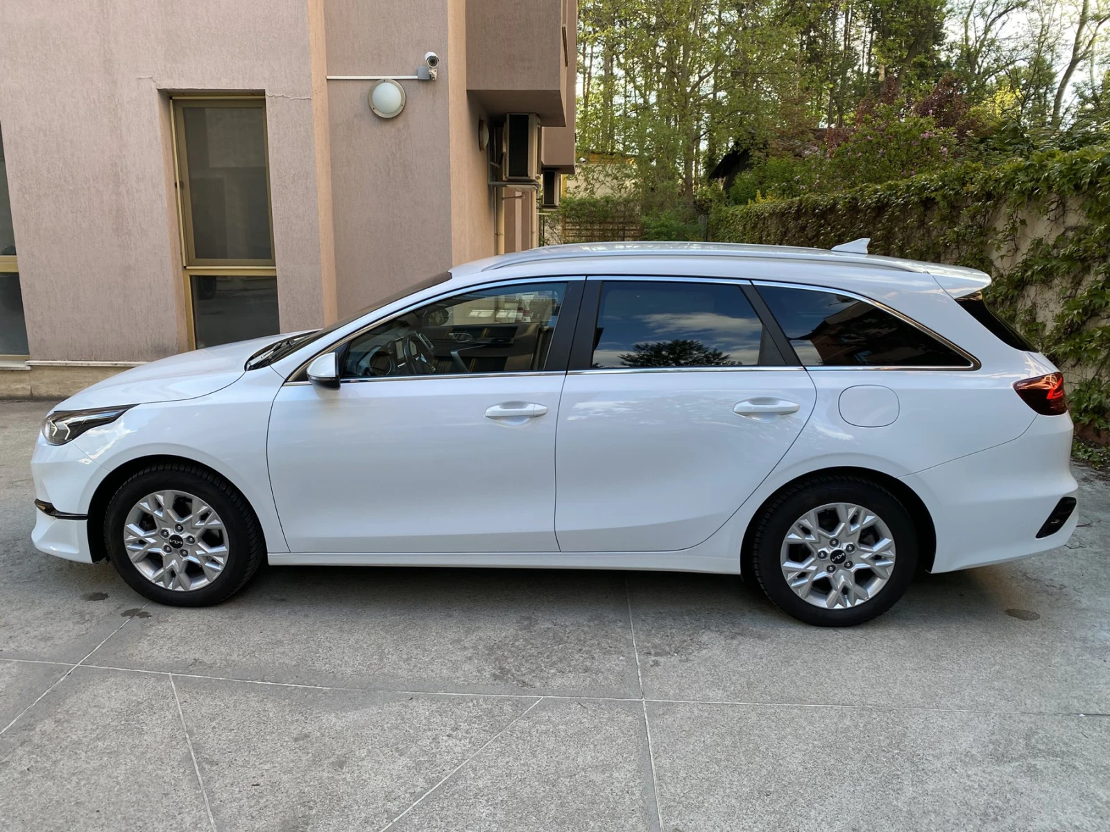 Kia Ceed 1.5 T-GDI/ Top/SW/ ГАРАНЦИЯ ДО 12/2029г , снимка 8 - Автомобили и джипове - 53407224