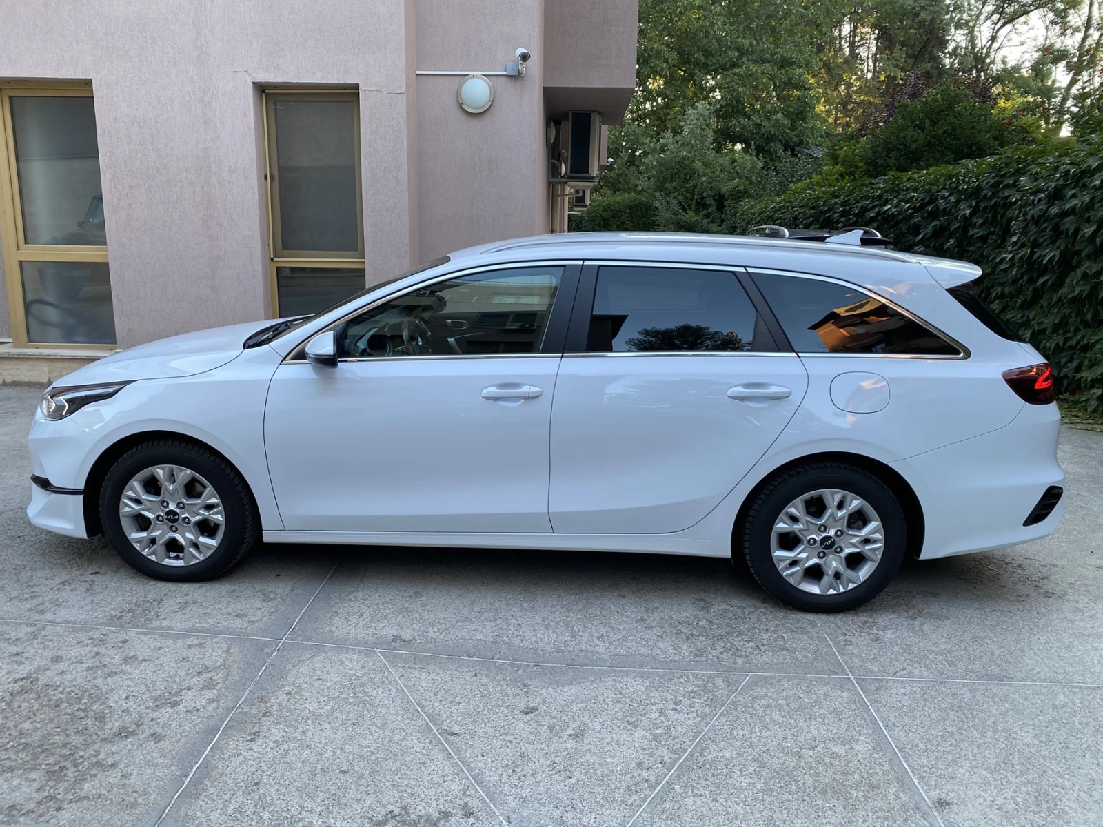 Kia Ceed 1.5 T-GDI/ Top/SW/ ГАРАНЦИЯ ДО 12/2029г , снимка 8 - Автомобили и джипове - 53407224