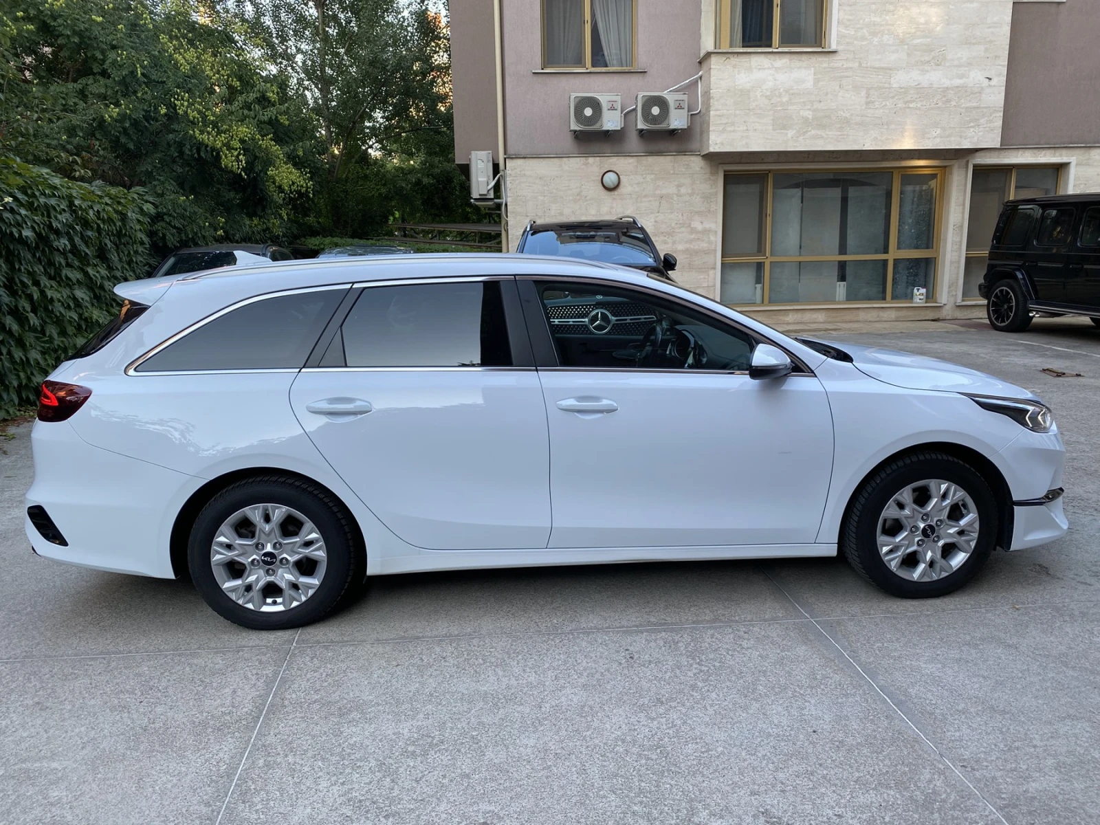 Kia Ceed 1.5 T-GDI/ Top/SW/ ГАРАНЦИЯ ДО 12/2029г , снимка 4 - Автомобили и джипове - 53407224