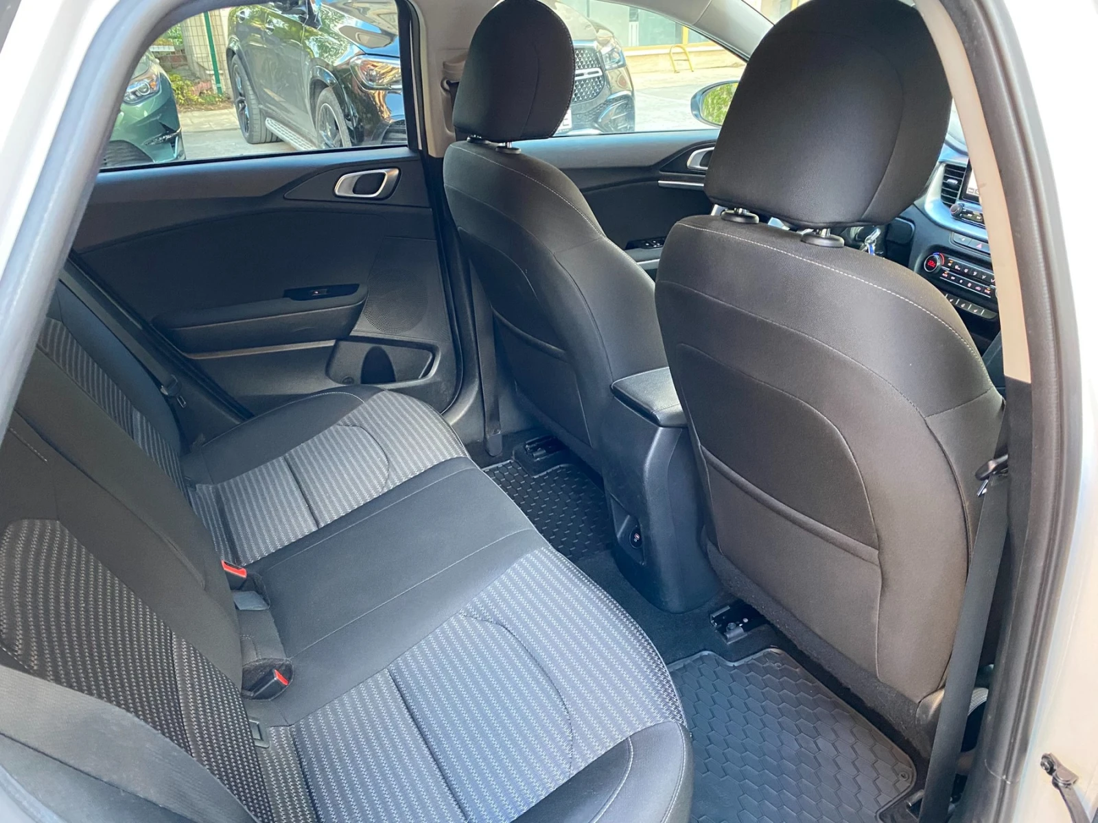 Kia Ceed 1.5 T-GDI/ Top/SW/ ГАРАНЦИЯ ДО 12/2029г , снимка 13 - Автомобили и джипове - 53407224