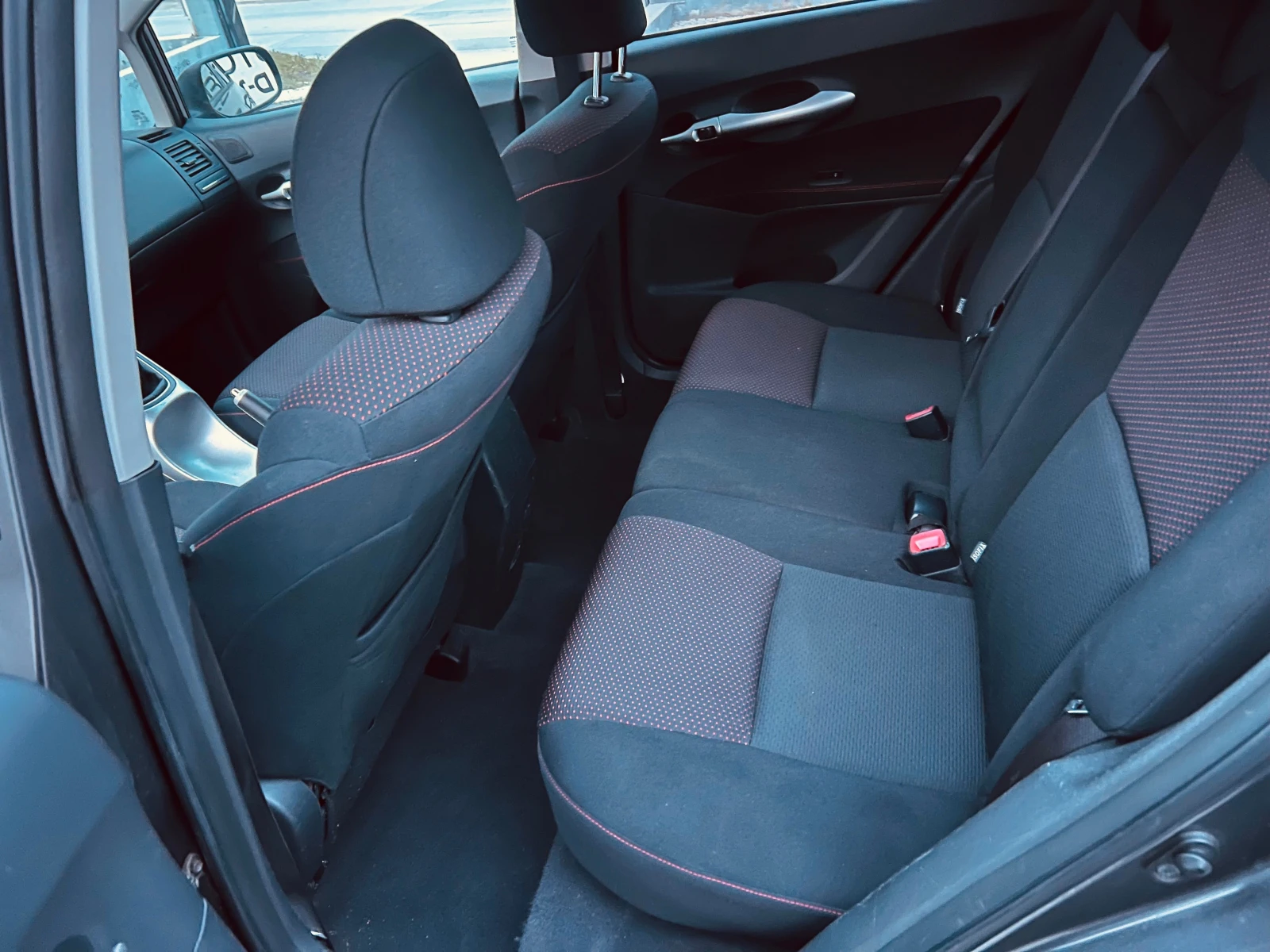 Toyota Auris 1.6-FULL, снимка 14 - Автомобили и джипове - 53878392