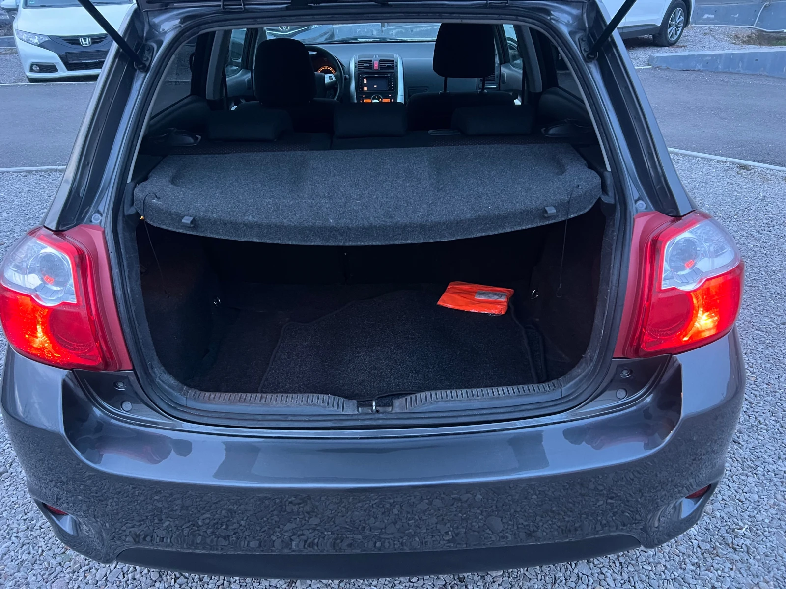 Toyota Auris 1.6-FULL, снимка 15 - Автомобили и джипове - 53878392