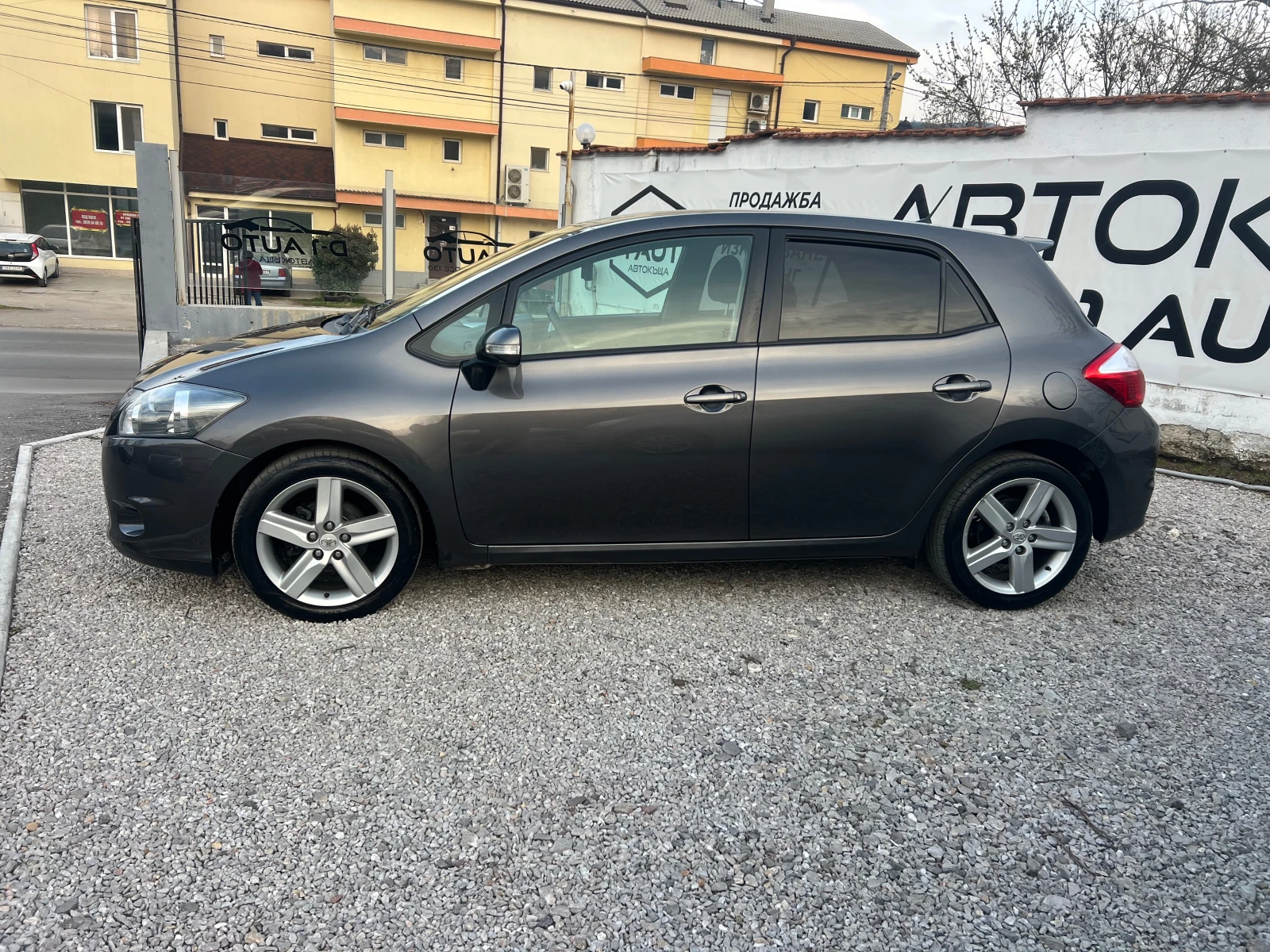 Toyota Auris 1.6-FULL, снимка 8 - Автомобили и джипове - 53878392