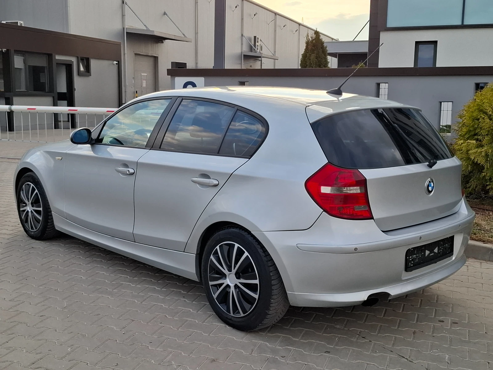 BMW 120 2.0D* (143кс)* FACELIFT* * НОВ ВНОС* * , снимка 8 - Автомобили и джипове - 53988354