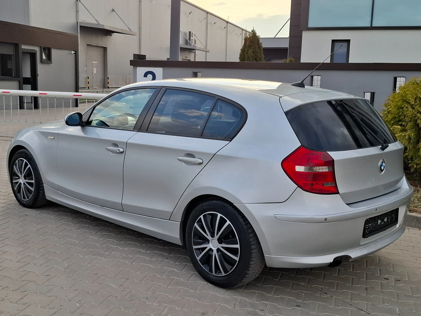 BMW 120 2.0D* (143кс)* FACELIFT* * НОВ ВНОС* * , снимка 7 - Автомобили и джипове - 53988354
