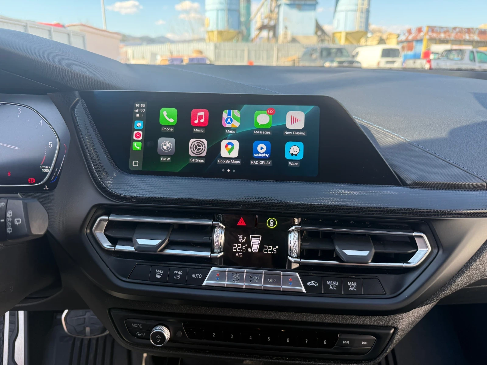 BMW 118 d!2.0!M sport!Keyless Go!Adaptive LED!Distronic!, снимка 16 - Автомобили и джипове - 54260250