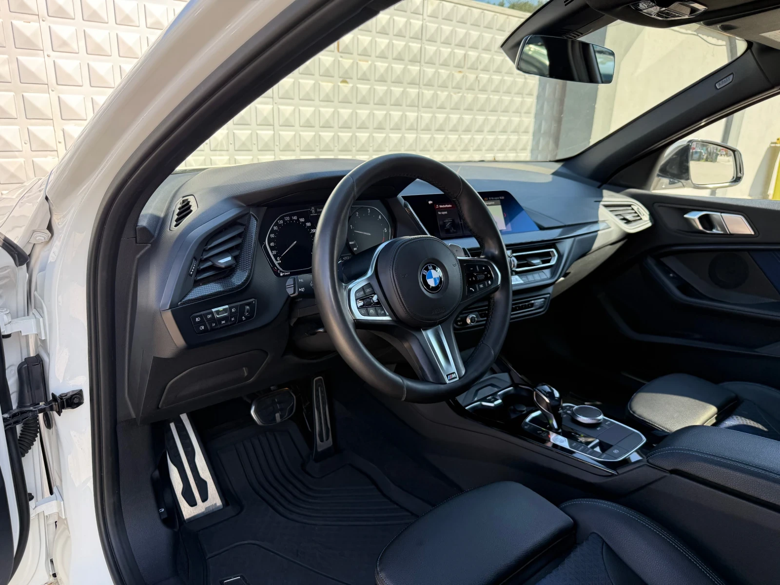 BMW 118 d!2.0!M sport!Keyless Go!Adaptive LED!Distronic!, снимка 8 - Автомобили и джипове - 54260250