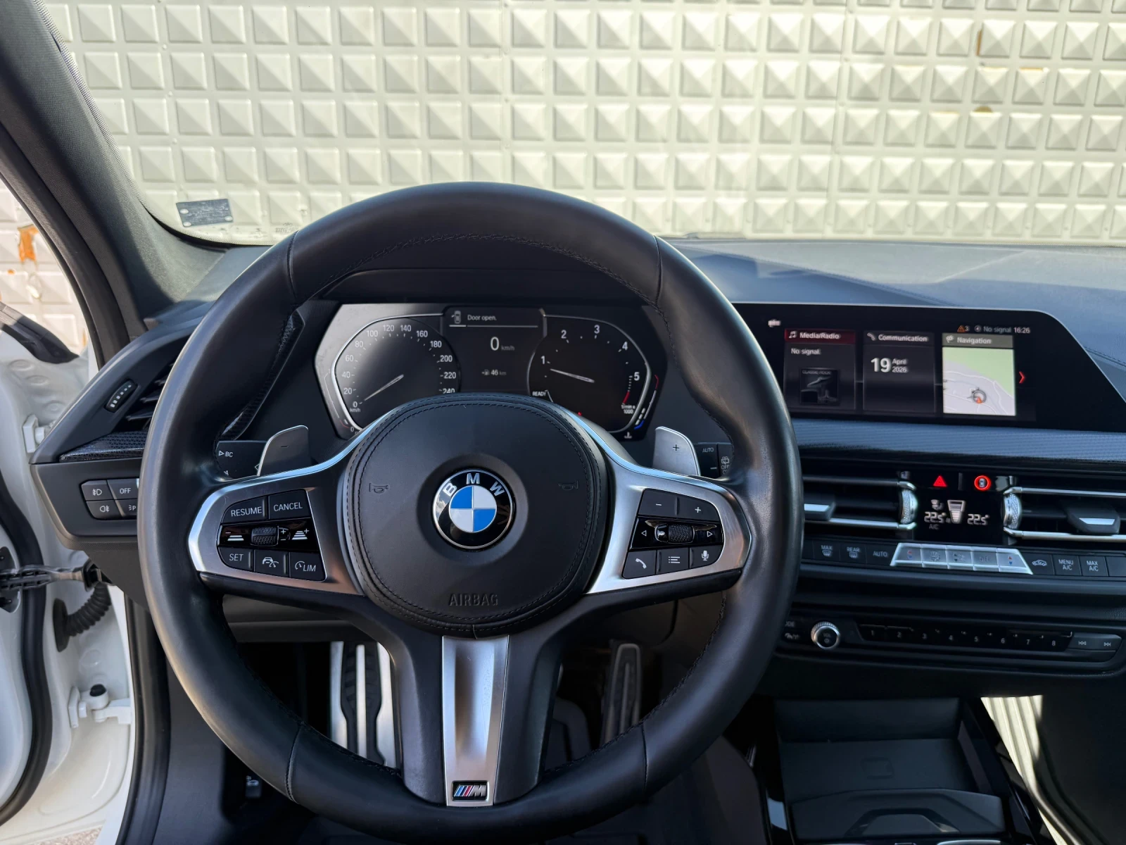 BMW 118 d!2.0!M sport!Keyless Go!Adaptive LED!Distronic!, снимка 10 - Автомобили и джипове - 54260250