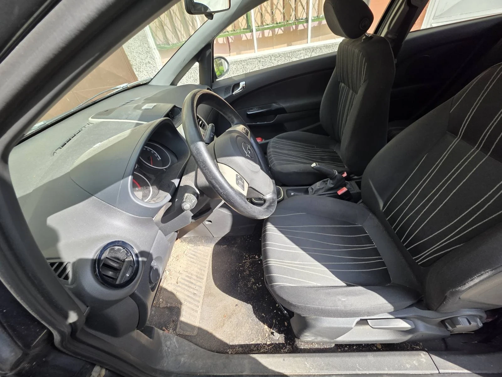 Opel Corsa, снимка 4 - Автомобили и джипове - 54393624