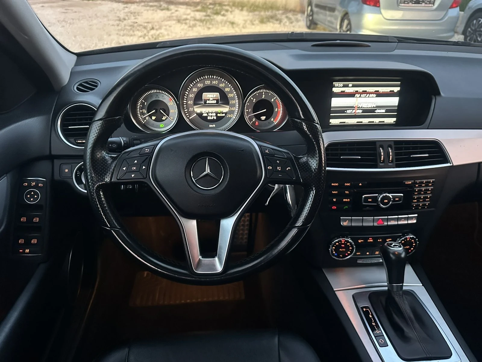 Mercedes-Benz C 350, снимка 9 - Автомобили и джипове - 55101440