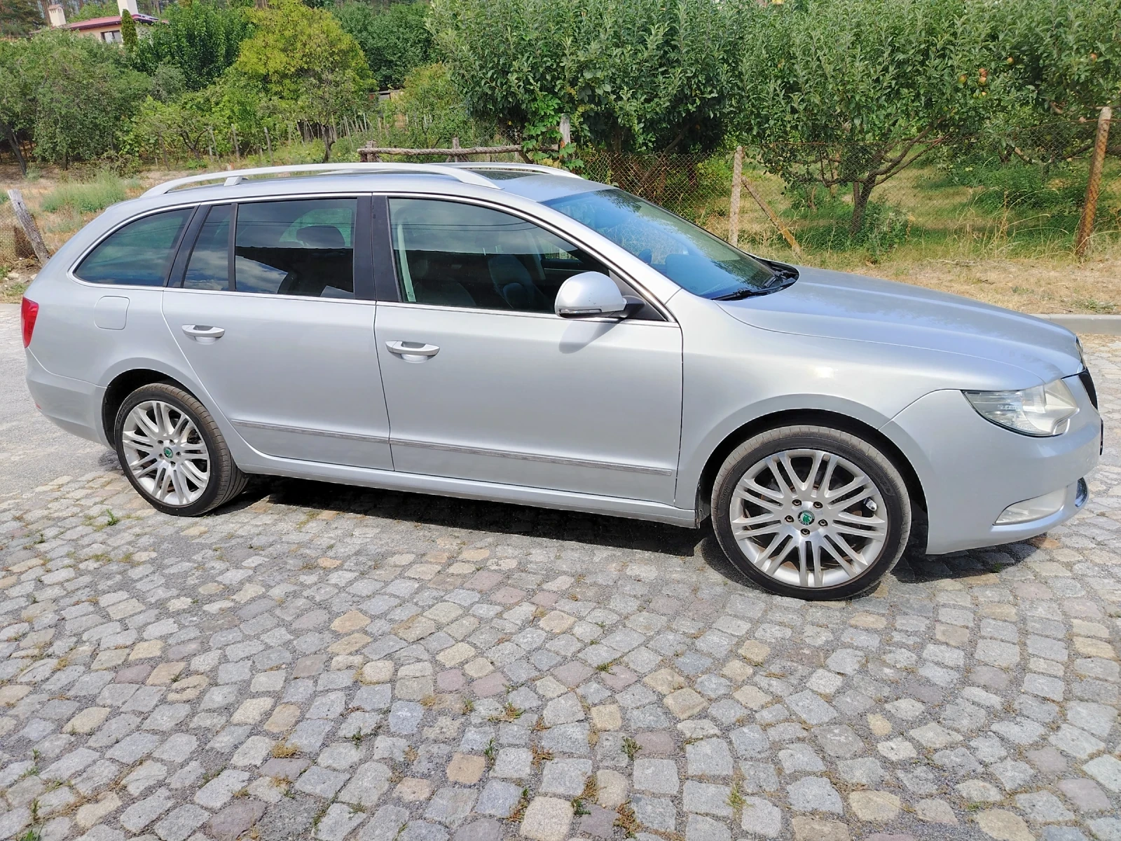 Skoda Superb 2.004x4dizel, снимка 6 - Автомобили и джипове - 55596703
