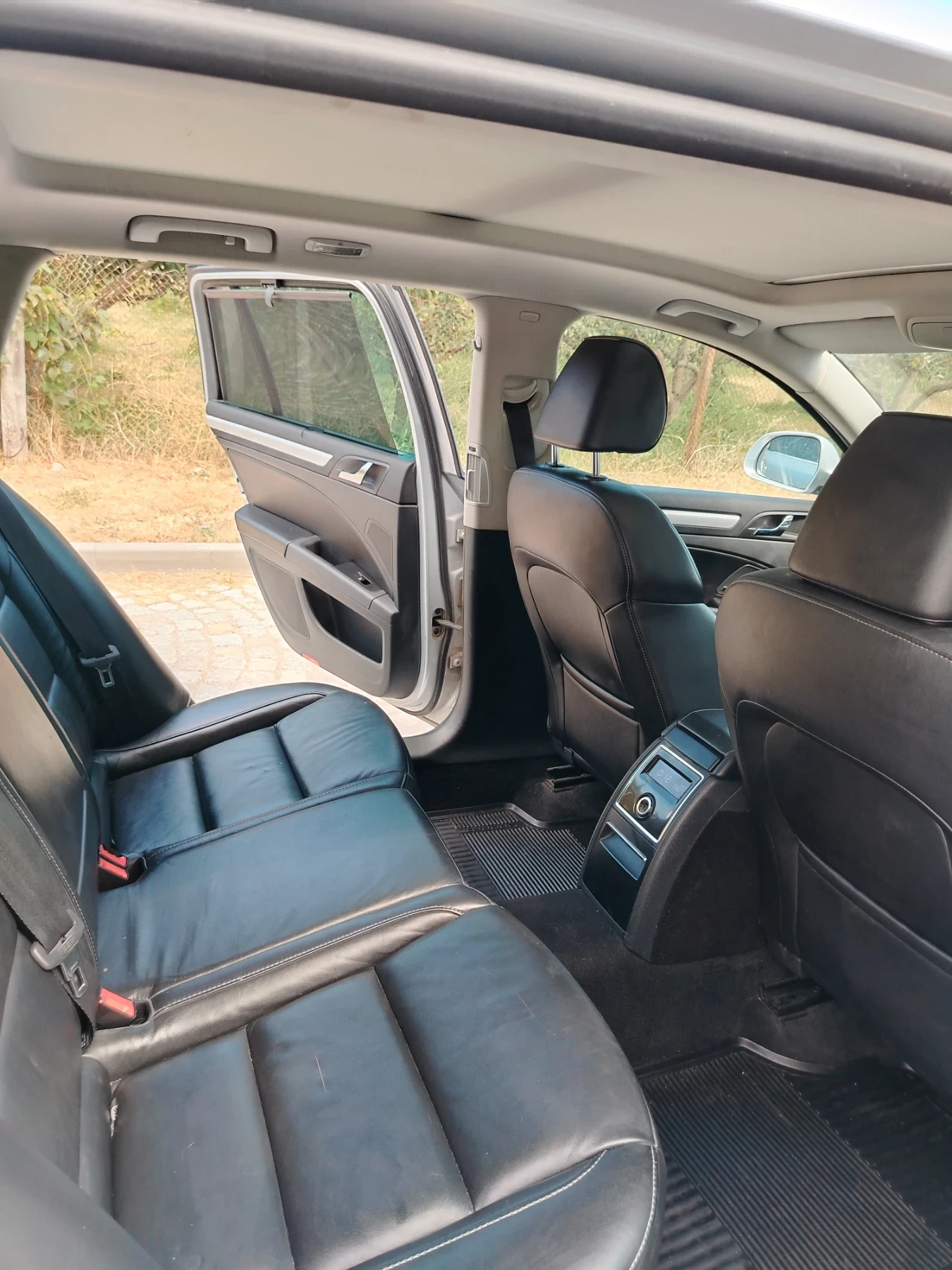 Skoda Superb 2.004x4dizel, снимка 9 - Автомобили и джипове - 55596703