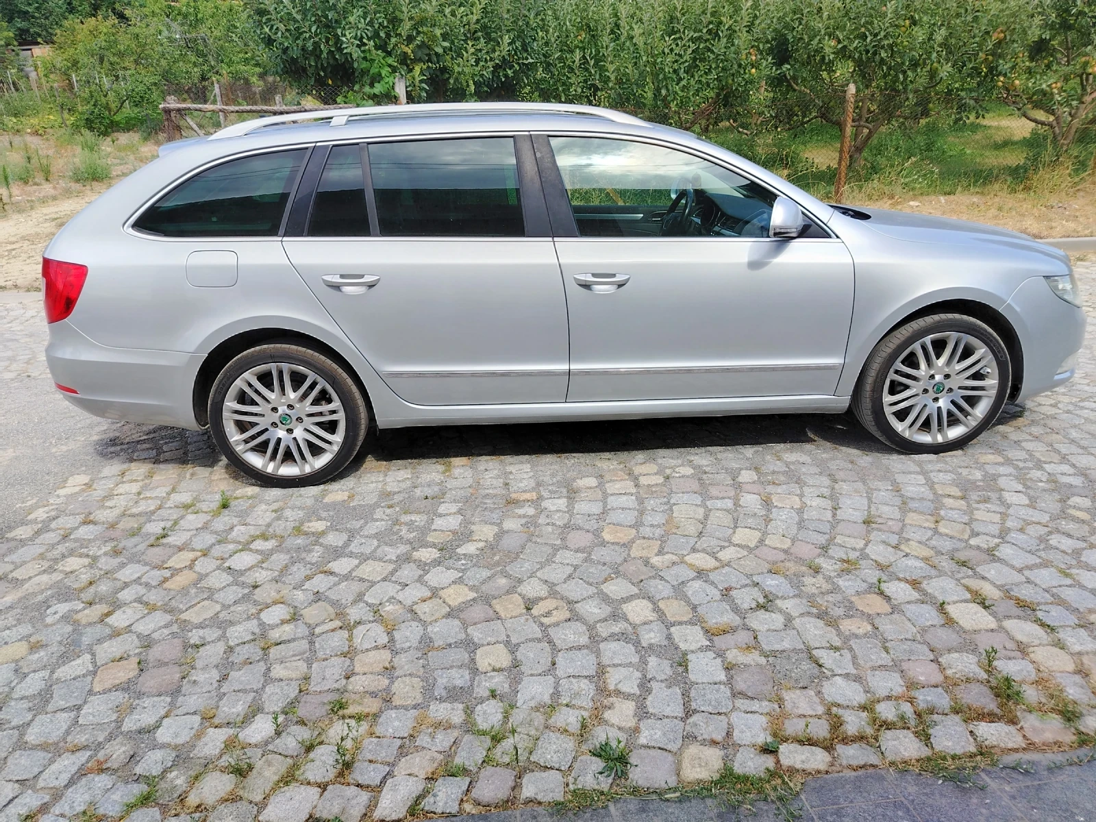 Skoda Superb 2.004x4dizel, снимка 2 - Автомобили и джипове - 55596703