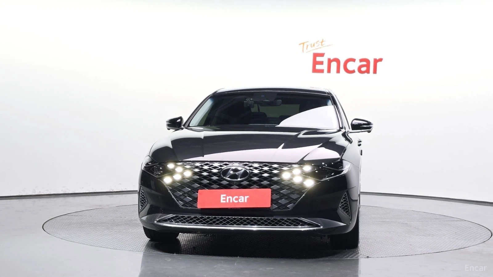Hyundai Grandeur 2.5* Calligraphy* КОЖА* ПОДГРЕВ* ОБДУХВАНЕ* 360* H, снимка 3 - Автомобили и джипове - 55680120