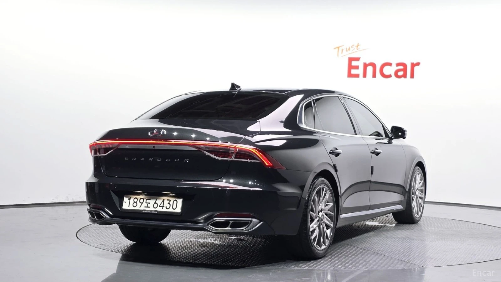 Hyundai Grandeur 2.5* Calligraphy* КОЖА* ПОДГРЕВ* ОБДУХВАНЕ* 360* H, снимка 2 - Автомобили и джипове - 55680120