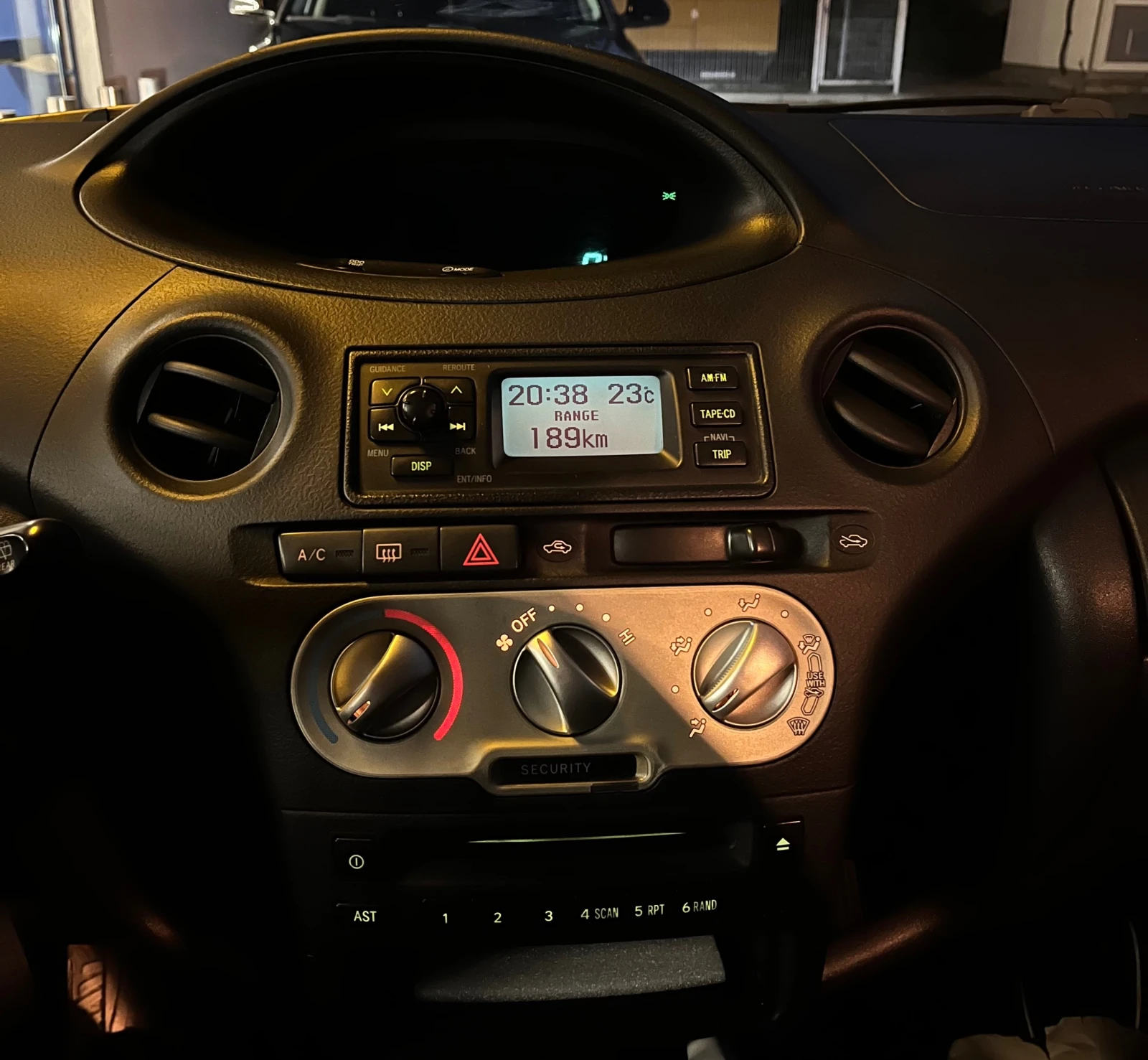 Toyota Yaris Facelift, снимка 14 - Автомобили и джипове - 55827137