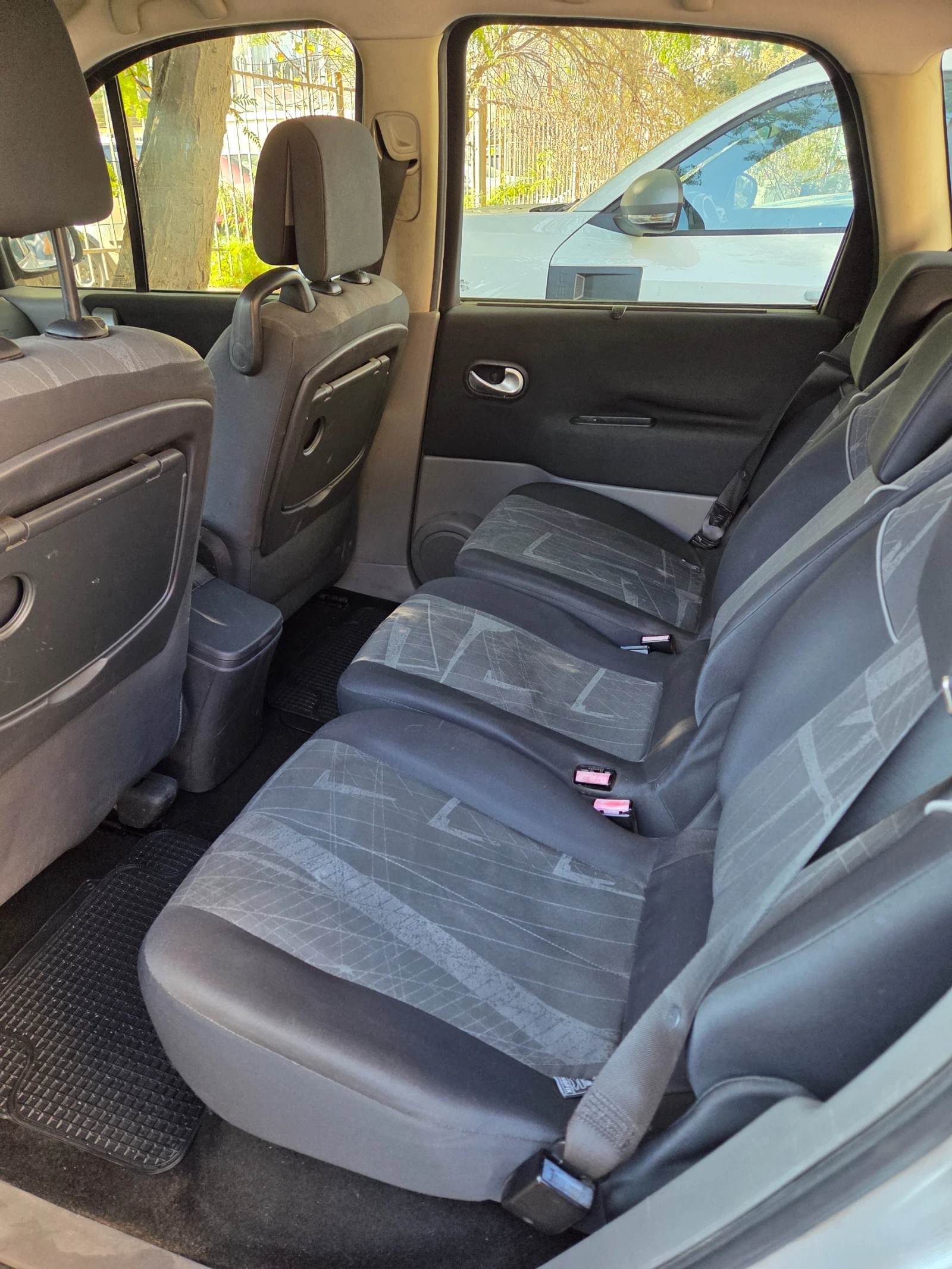 Renault Scenic 2, снимка 4 - Автомобили и джипове - 56448021